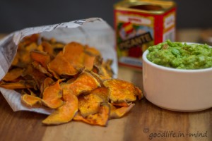 Suesskartoffelchips-Guacomole