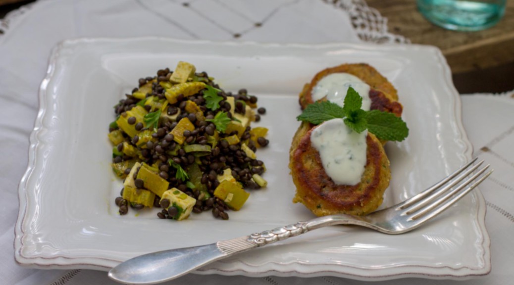 Minze-Raita zu Falafel und Linsensalat läuten den Frühling ein ...