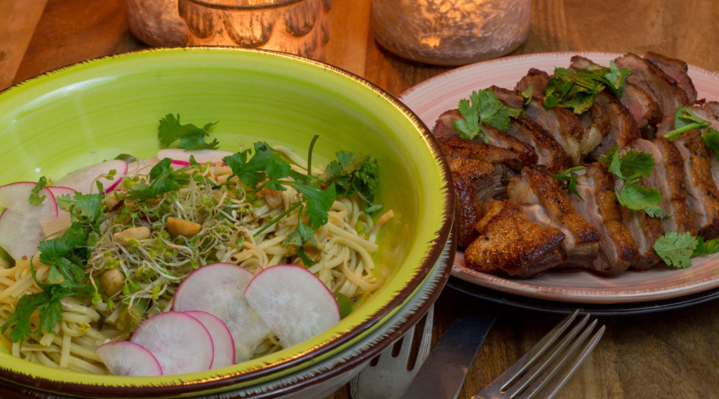 Glasierte Entenbrust mit asiatischen Nudeln - goodlife.in-mind.de