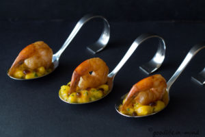 Garnelen-Mangosalat mit Balsamicokaviar